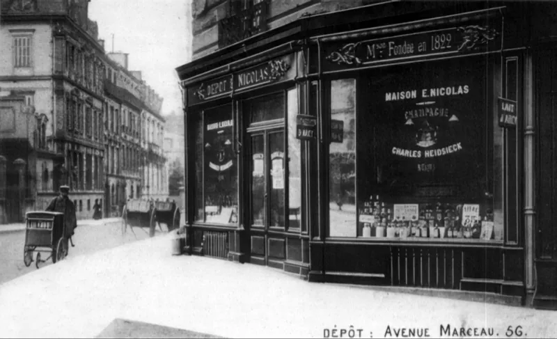 Angle avenue Marceau rue Christophe Colomb