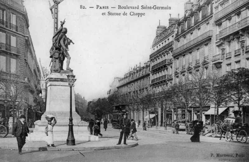 Angle boulevard Saint-Germain et rue du Bac