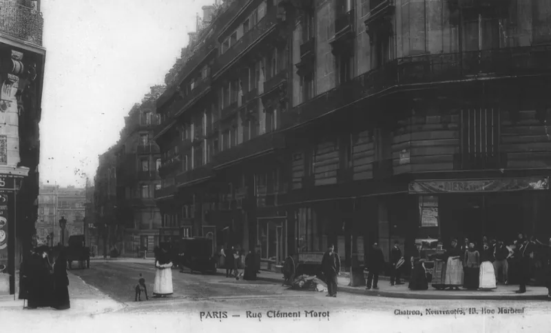Angle rue Clément Marot et rue Marbeuf