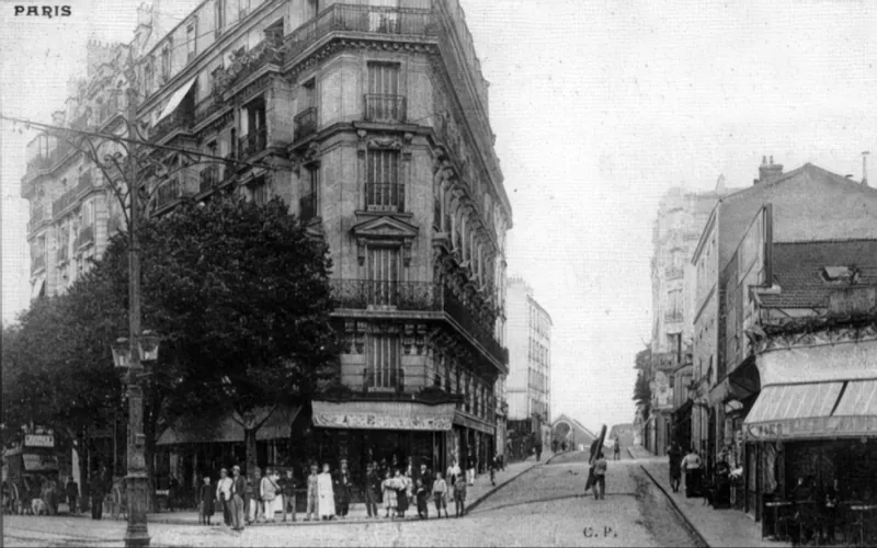 Angle rue de la Bidassoa et place Martin Nadaud