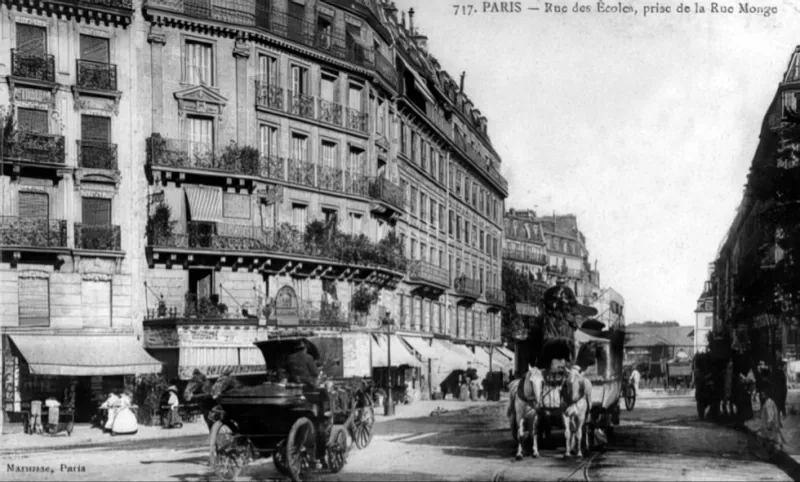 Angle rue des Ecoles et rue Monge