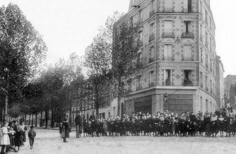 Angle rue Mouzaïa et rue Compans