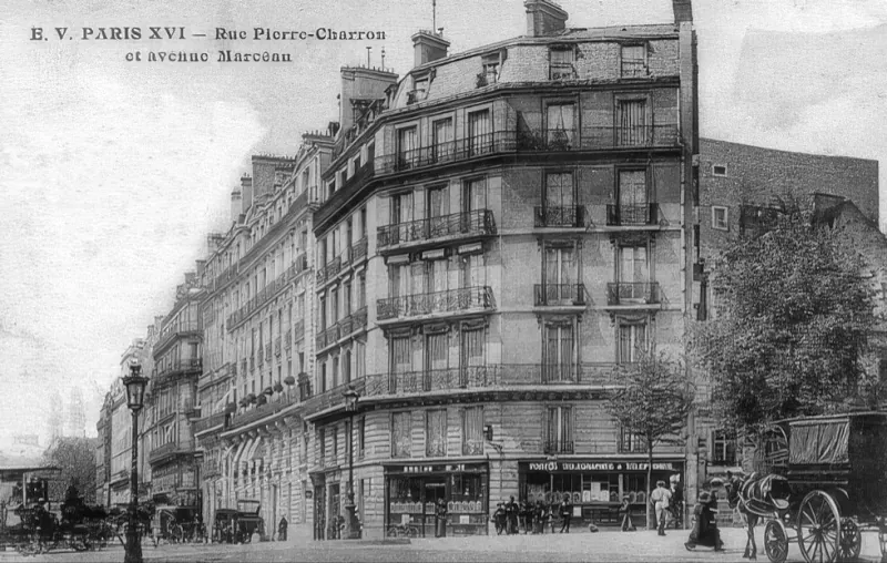 Angle rue Pierre Charron et avenue Marceau