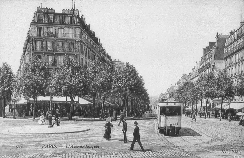 Avenue Bosquet depuis l'Ecole Militaire