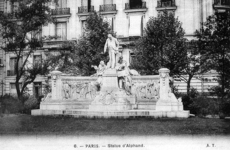 Avenue Foch et statue d'Alphand