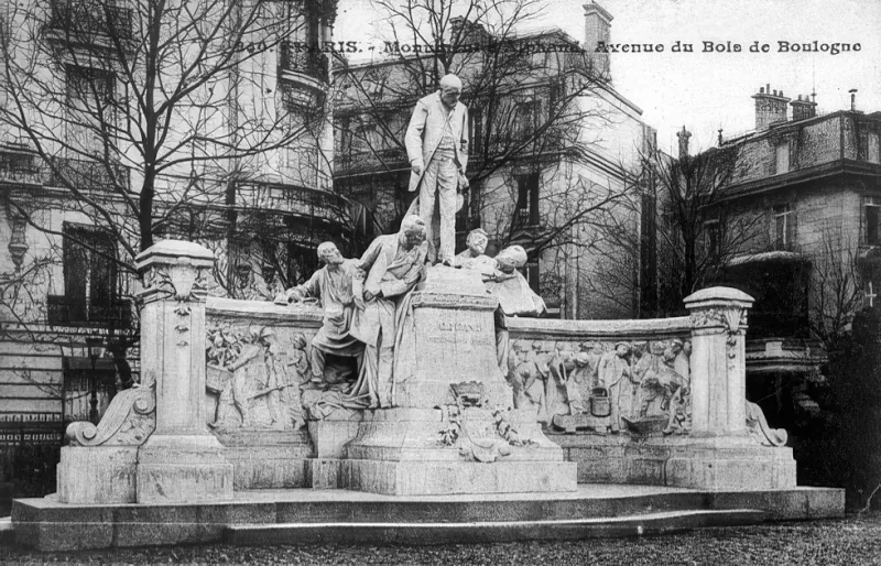 Avenue Foch et statue d'Alphand