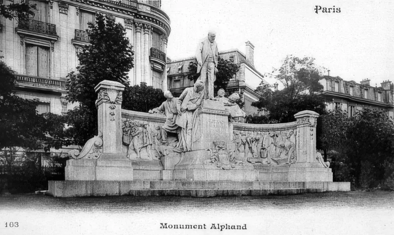 Avenue Foch et statue d'Alphand