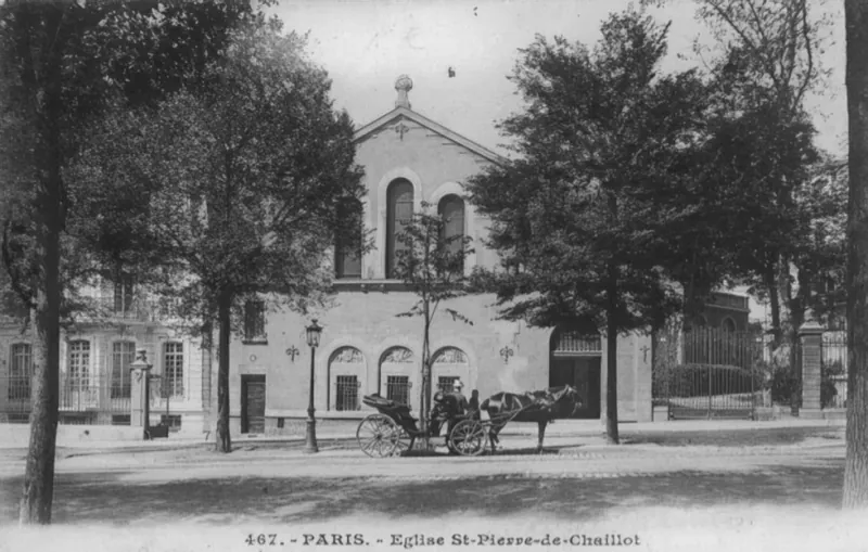 Avenue Marceau et église Saint-Pierre de Chaillot