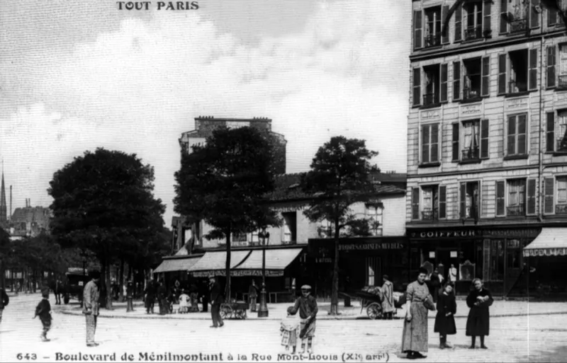 Carrefour boulevard Ménilmontant et boulevard de Charonne