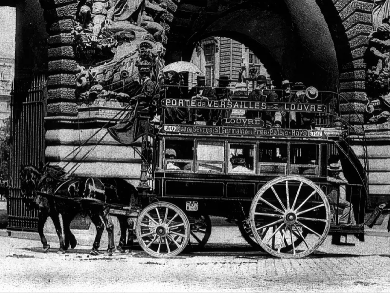 Omnibus à impériale aux guichets du Louvre