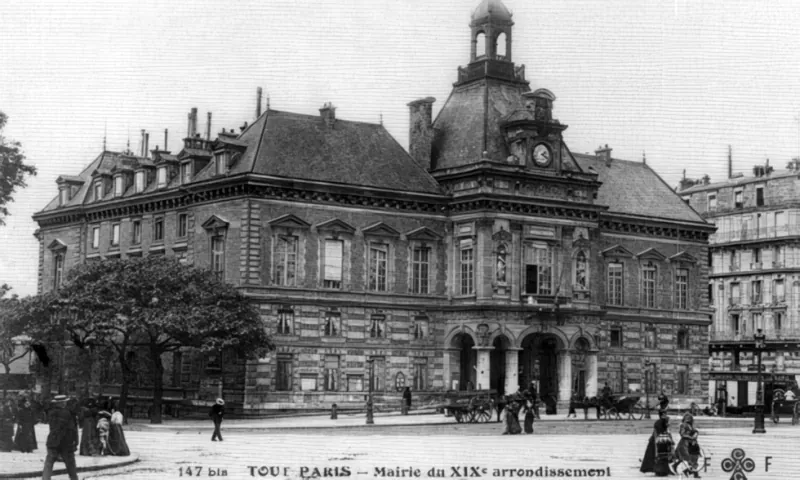 Place Armand Carrel et avenue de Laumière