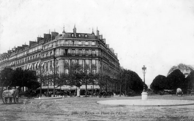 Place de l'Alma