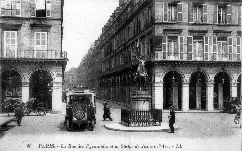 Place des Pyramides