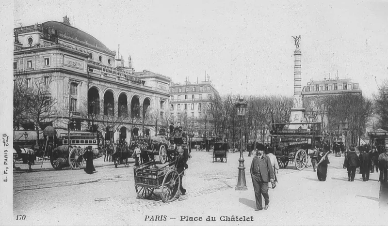 Place du Châtelet et théâtre du Châtelet