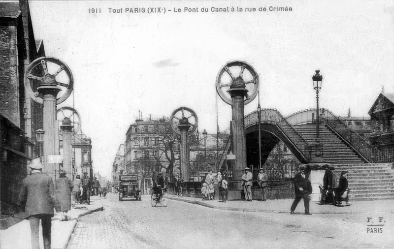 Pont levant rue de Crimée