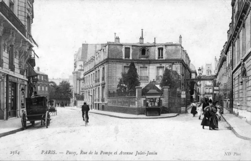 Rue de la Pompe