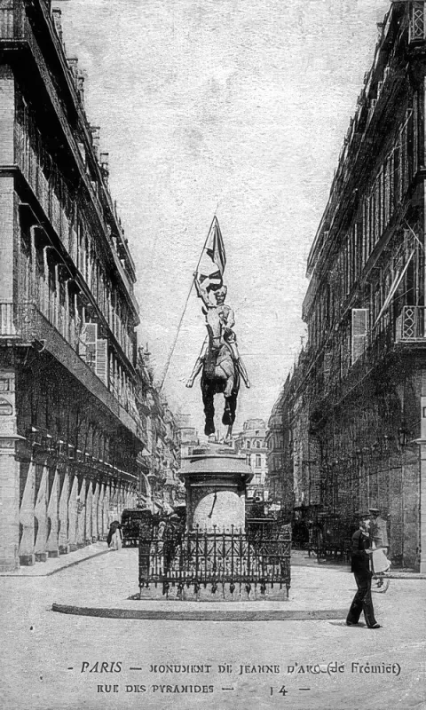 Place des Pyramides