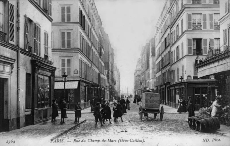 Rue du Champ de Mars