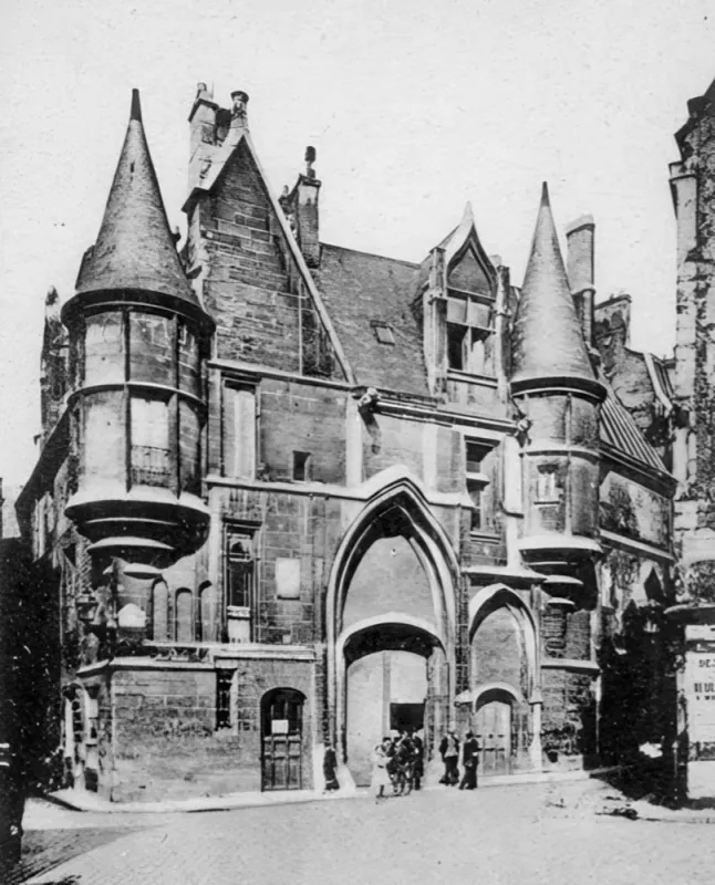 Rue du Figuier et hôtel de Sens