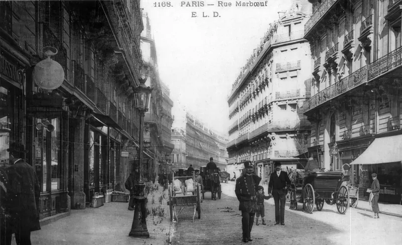 Rue Marbeuf depuis la rue Clément Marot