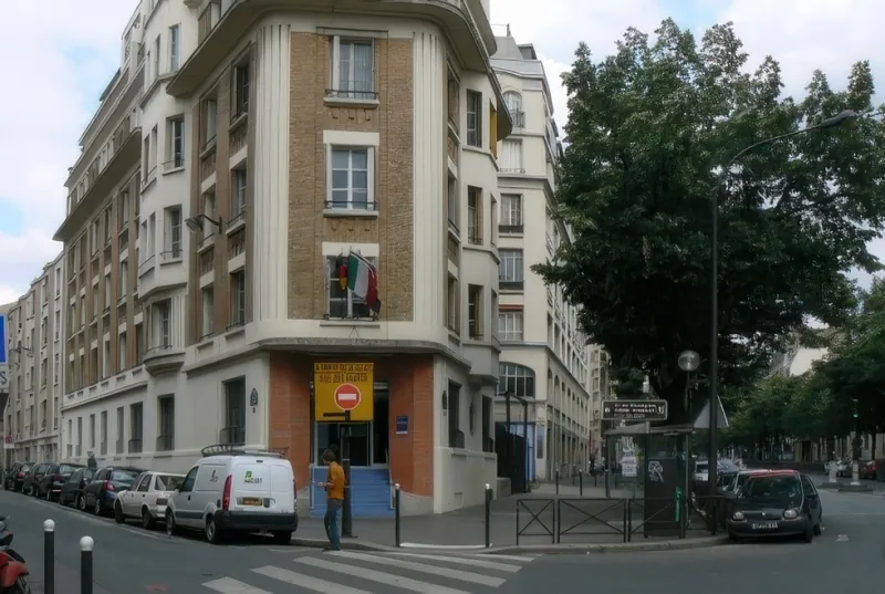 Angle avenue de la République et rue des Bluets