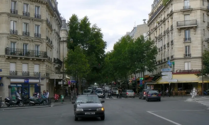 Angle avenue de Saint-Ouen et rue Guy Moquet