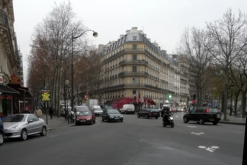 Angle boulevard Voltaire et boulevard Richard-Lenoir