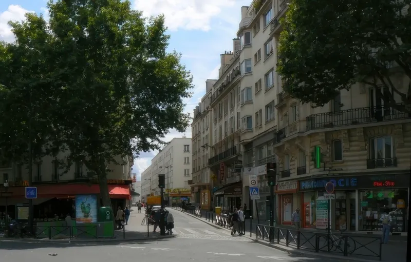 Angle rue Claude Decaen et place Félix Eboué