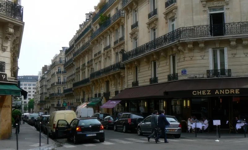 Angle rue Clément Marot et rue Marbeuf