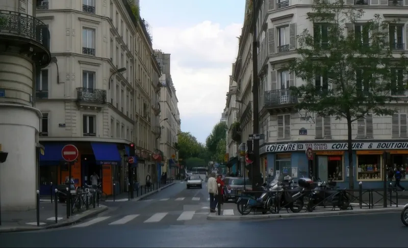 Angle rue d'Angoulême et boulevard Voltaire