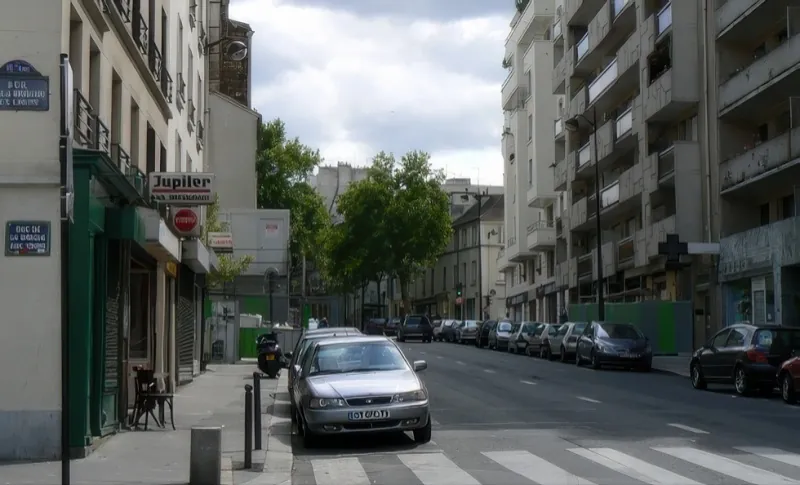 Angle rue de Charenton et rue de la Brèche aux loups