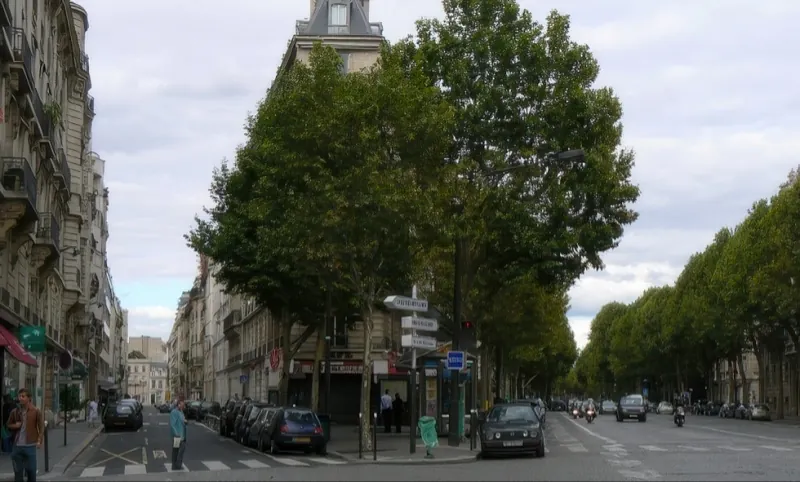 Angle rue de Chazelles et boulevard de Courcelles