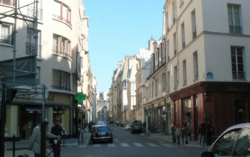 Angle rue de Varenne et rue du Bac
