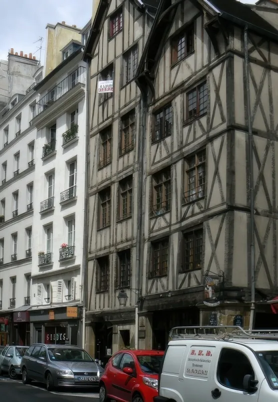 Angle rue François Miron et rue Cloche Perce