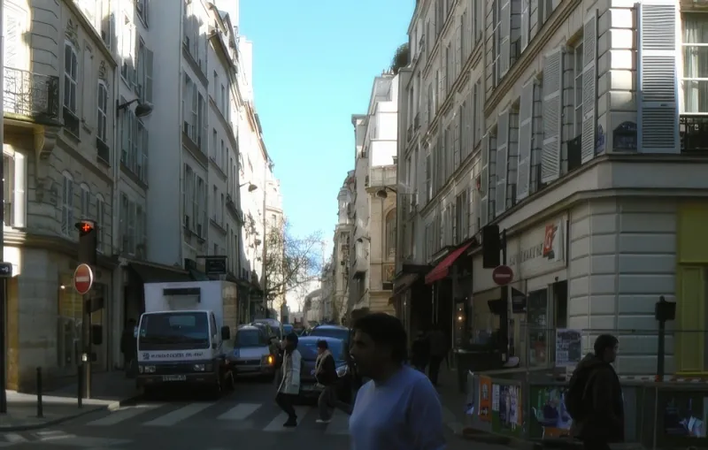 Angle rue de Grenelle et rue du Bac