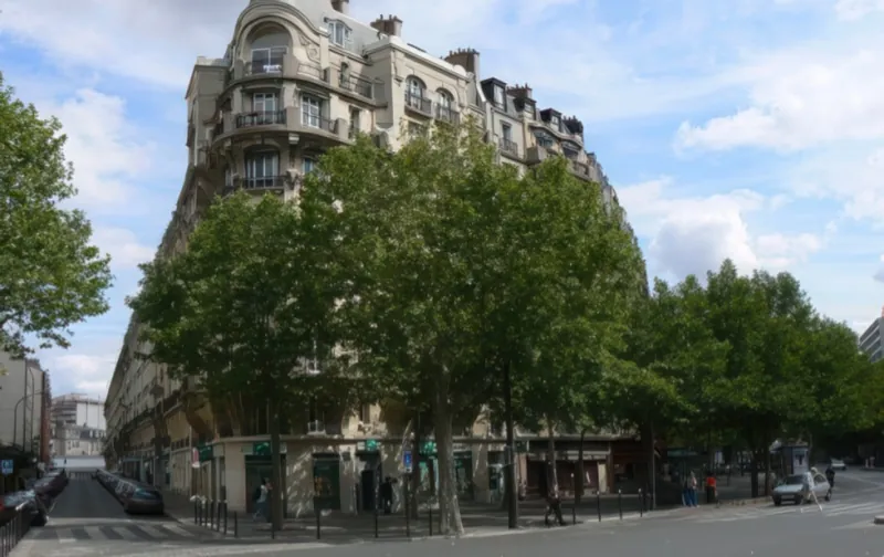 Angle rue Lamblardie et place Félix Eboué
