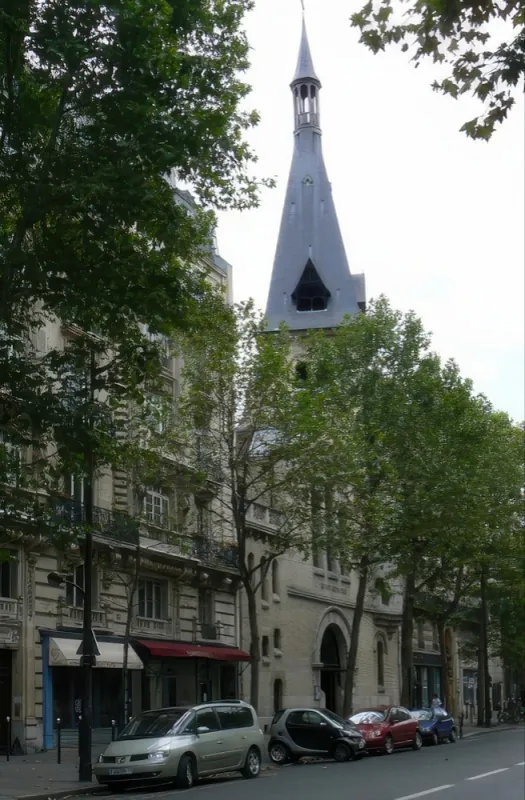 Eglise Saint-Antoine sur l'avenue Ledru Rollin