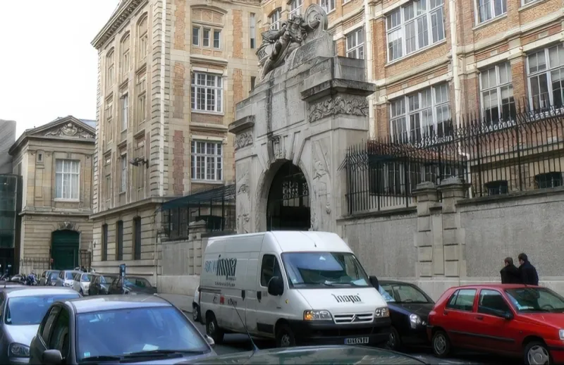 Entrée de l'école Centrale