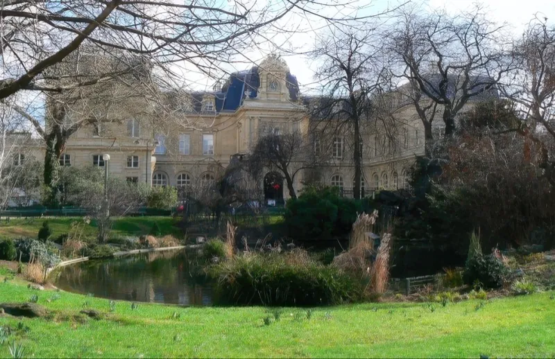 Mairie du 3ème et square du Temple
