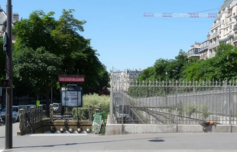 Métro Pasteur
