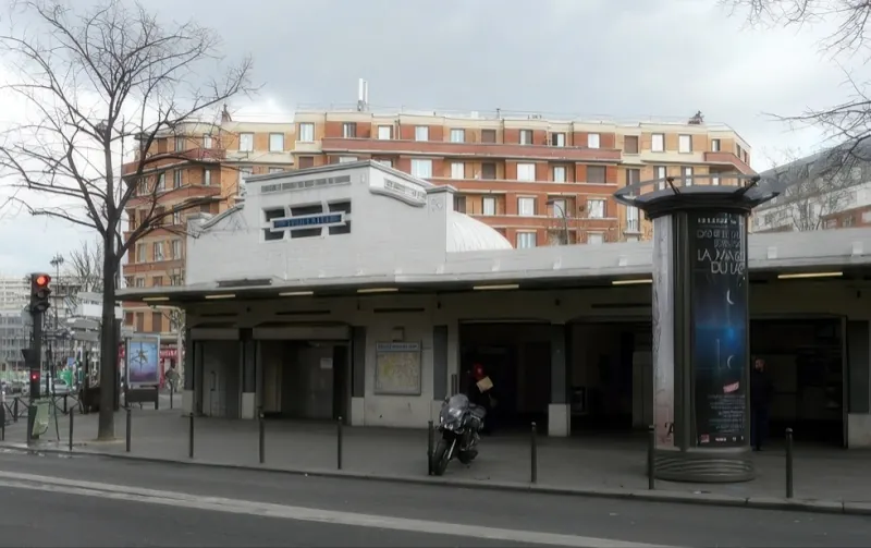 Métro Porte des Lilas