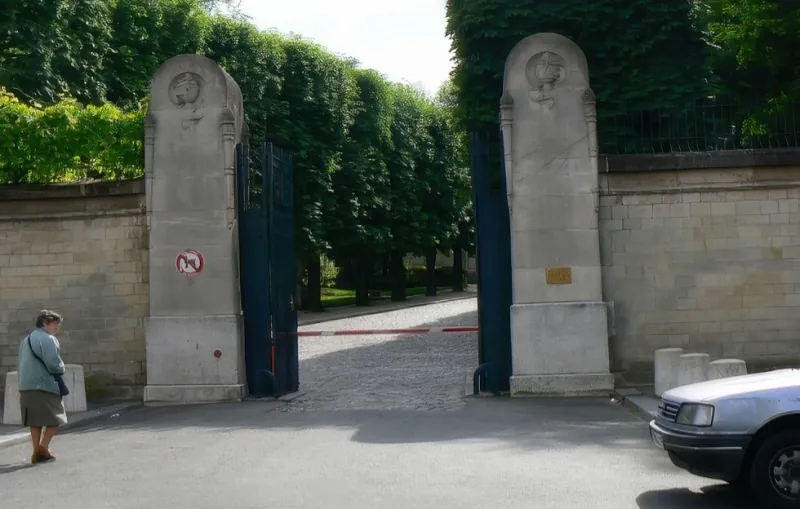 Père Lachaise par l'entrée porte de la Dhuis
