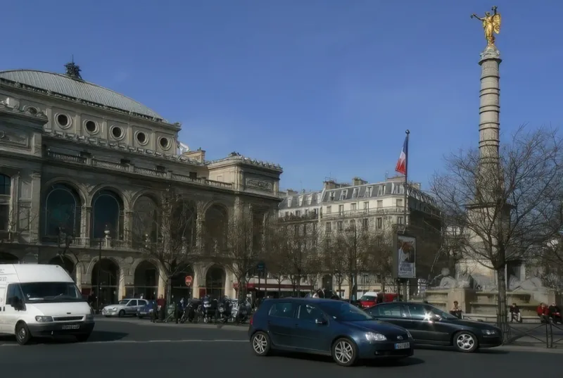 Place du Châtelet et théâtre du Châtelet