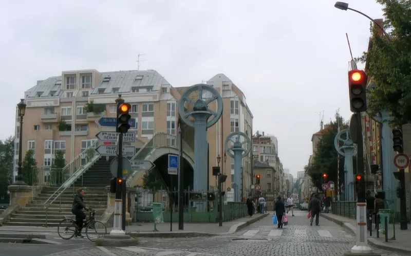 Pont levant rue de Crimée