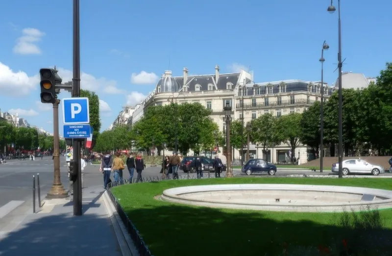 Rond-point des Champs Elysées
