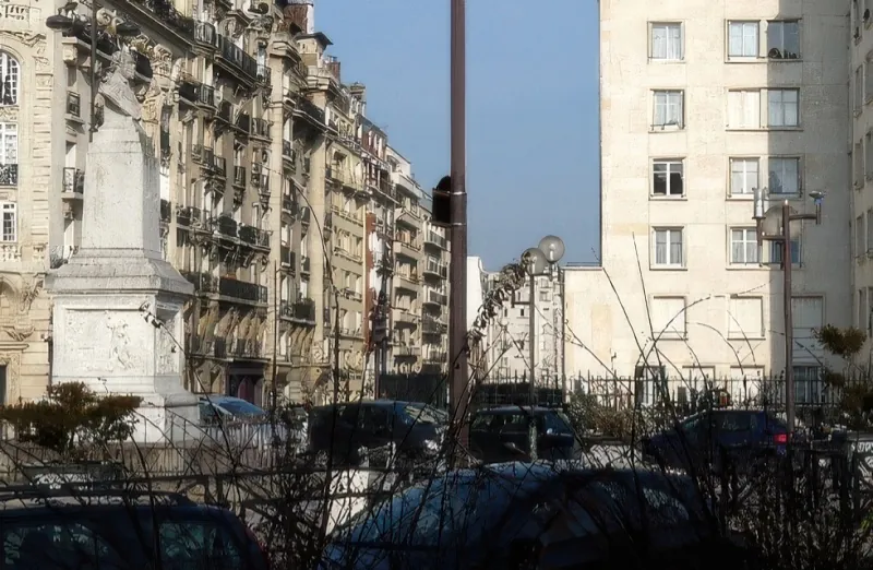 Rue Alphonse de Neuville