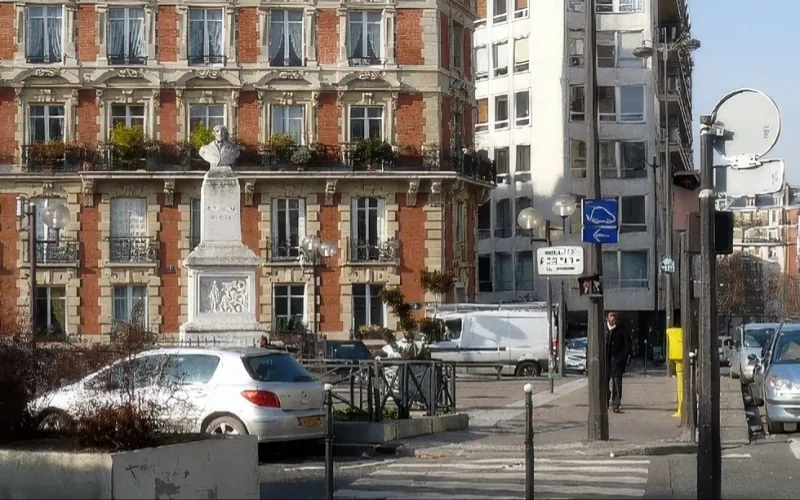 Rue Alphonse de Neuville