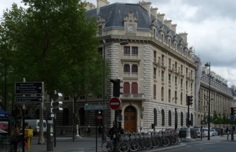 Rue de Sully