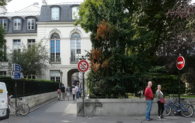 Rue Demours
