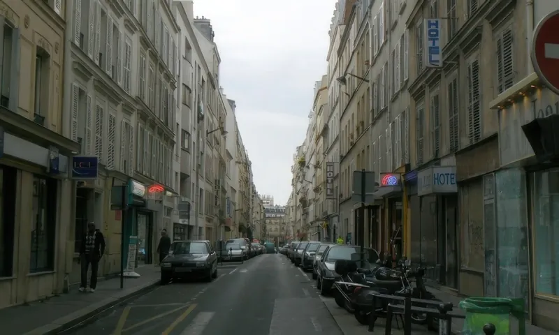 Rue des Moines depuis avenue de Clichy